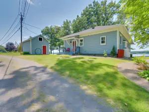 Waterfront Getaway on Sodus Bay: Prime Location!