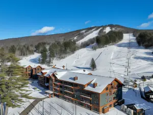 Ski-in/Ski-Out Cranmore Mountain Resort Condo!