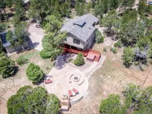 Wifi, Hot Tub, Zip Line, Fire Pit, Huge Patio, Deck, Balcony & Clubhouse Garage