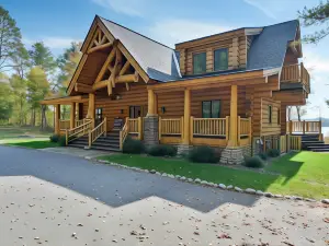 Osprey Lake Cabin 4 Bedroom Home by RedAwning