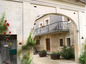 La Cour des Cloches