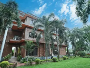 Whispering Woods Inn - Stay & Enjoy in Nature !