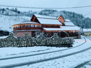 Cabana Daianna si Jessica