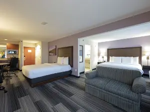 La Quinta Inn & Suites by Wyndham Springfield Airport Plaza