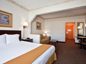 Holiday Inn Express & Suites Hiawassee