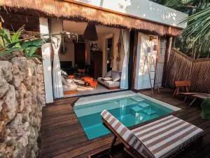 Naya Bacalar Lagoon Front Hotel