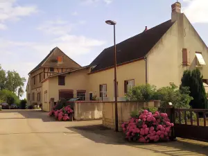 Jan's Place in Burgundy