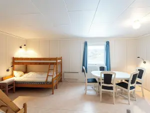 Lydersen Rorbuer Hostel and Apartments Kvalvika and Rytten