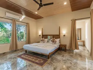 Jungle King Resort