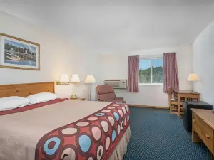 Super 8 by Wyndham Phillips