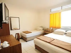 Hotel Sumber Waras