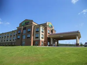 Holiday Inn Express & Suites Greensburg
