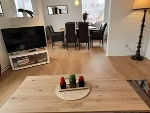 Omi's Nest, für Klein Und Gross