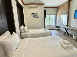 Dee Prom Hotel