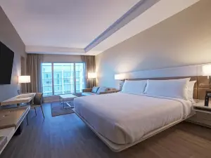 AC Hotel Fort Lauderdale Airport