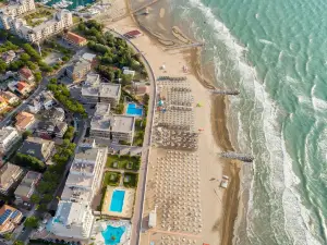 Spacious apartment with 2 balconies and shared pool - Beahost Rentals