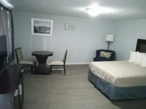 Homes -N - Courts