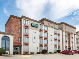 Festus Inn