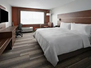 Holiday Inn Express & Suites Elkhorn - Lake Geneva Area