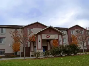 Paola Inn and Suites