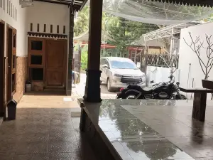 Omah Joglo Pulau Merah