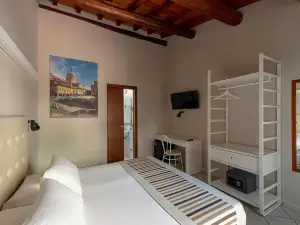 阿巴齊亞民宿 , 曼特尼亞飯店