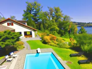 Lake Villa Lotus