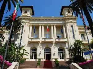 A 700 metri dal Casinò di Sanremo, il 53 Solaro Apartments propone appartamenti e il WiFi gratuito