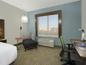 Holiday Inn Express & Suites Columbus North