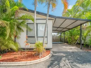 เอเมอรัลด์ โมเทลแอนด์อพาร์ทเมนท์