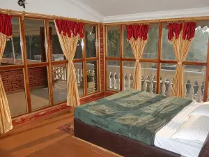 Rajhans Hotel & Resort