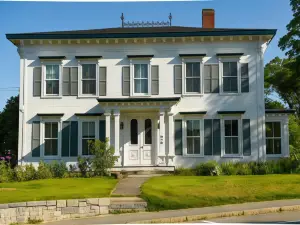 The Waldoboro Inn Room 5