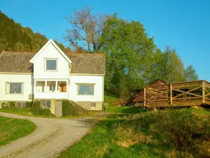 Person Holiday Home in Lonevag-by Traum