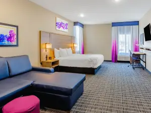 La Quinta Inn & Suites by Wyndham San Antonio Alamo City