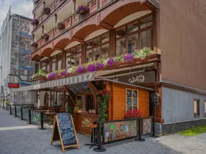 Spannort Family Home with Common Kitchen and Self Check-IN