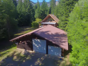 Cozy Easton Cabin w/ Wenatchee Nat'l Forest Views!