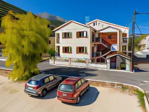 Alexatos Studios & Apartments