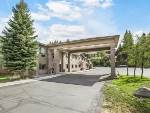 스리 스트리트 인