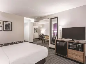 La Quinta Inn & Suites by Wyndham Columbia / Fort Meade