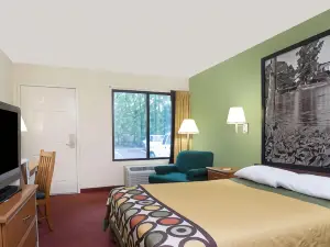 Super 8 by Wyndham Lavonia