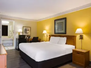 Super 8 by Wyndham Savannah