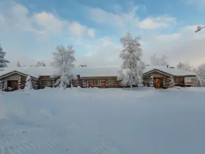 Kuukkeli Log Houses Teerenpesä