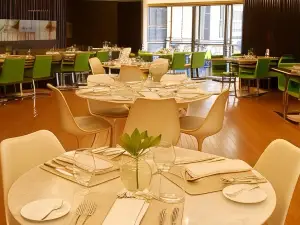 725 Continental Hotel