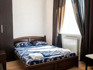 Lucky-House Guest House