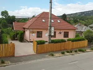 Vár-Liget Vendégház