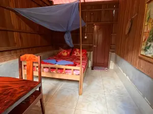 Bee Bee's Chalets Home Stay and Trekking