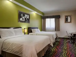 Days Inn & Suites by Wyndham Bonita Springs North Naples