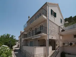 Pucisca Vero Apartments