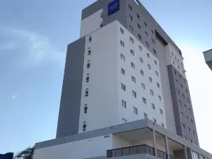 ซัมมิท ซุตส์ ปินดามอนฮันกาบา