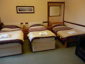 Aberdeen Arms Hotel Tarland